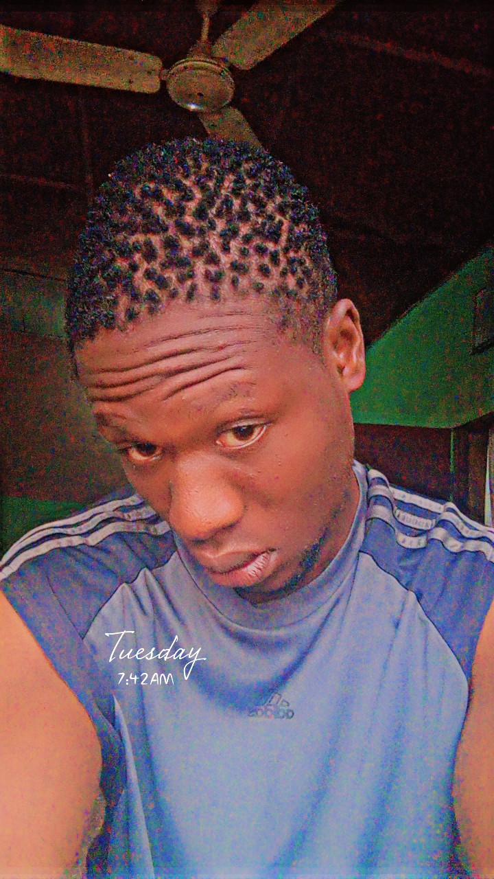 Ola Tunde Profile Picture